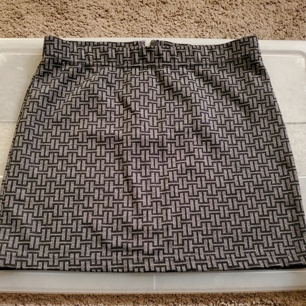 Forever 21 Gray & Black Print Mini Skirt